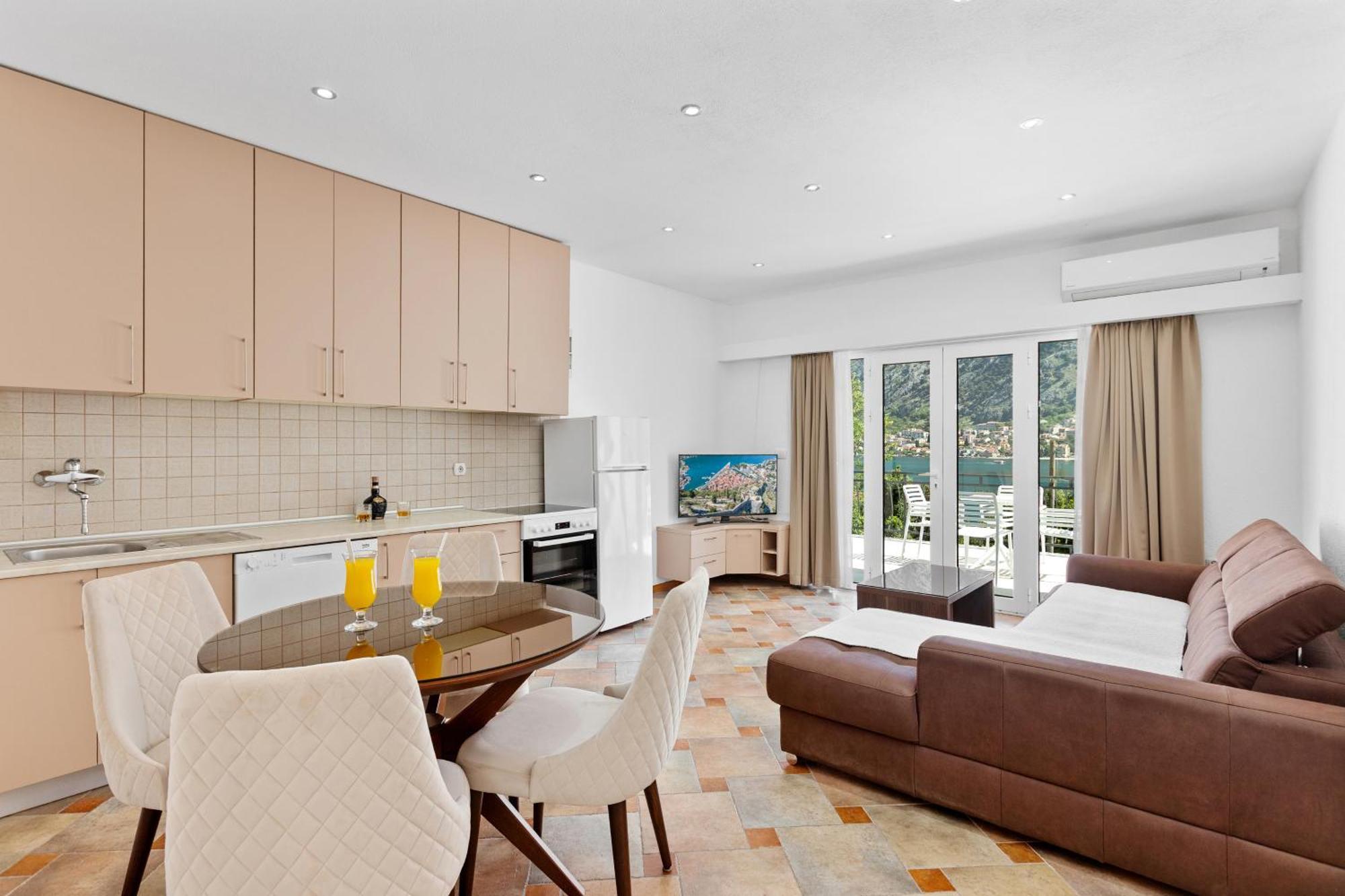 Apartments Doncic โกตอร์ ภายนอก รูปภาพ