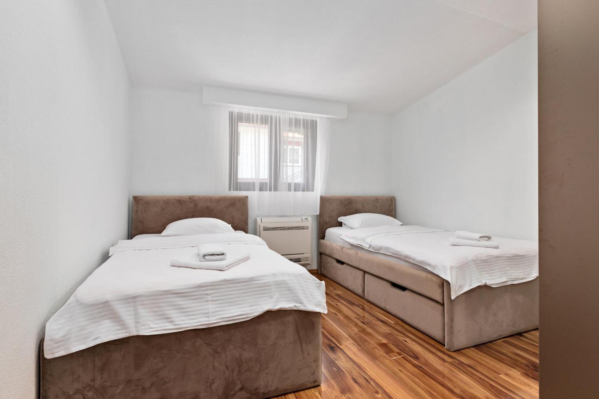 Apartments Doncic โกตอร์ ภายนอก รูปภาพ
